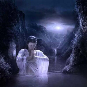 image an dégradé de bleu et blanc représentant une personne priant dans l'eau d'une cascade au clair de lune